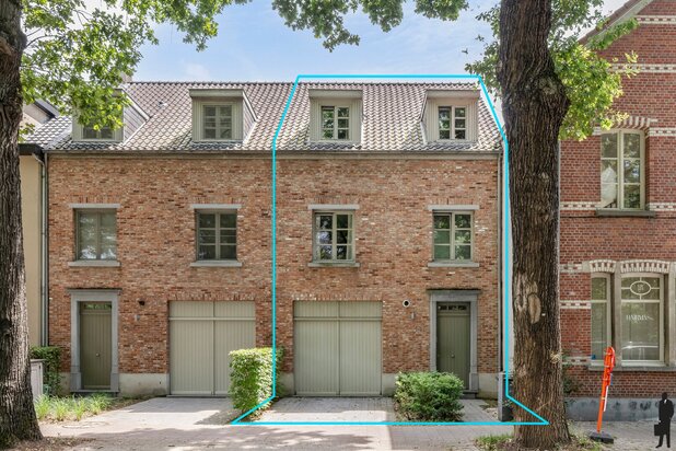 Instapklare hoogwaardig afgewerkte woning (BJ 2004) in het centrum van Brasschaat!