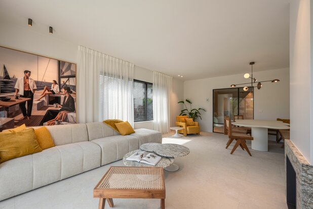 Exclusive semi-detached villa in a prime location, within walking distance of the sea