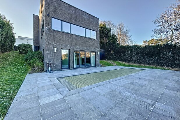 Hoeilaart: Sumptuous villa with swimming pool and heat pump