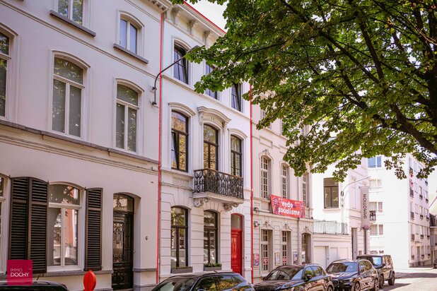 Prachtige herenwoning in het centrum van Kortrijk met zonne- en dakterras | Pres. Rooseveltplein