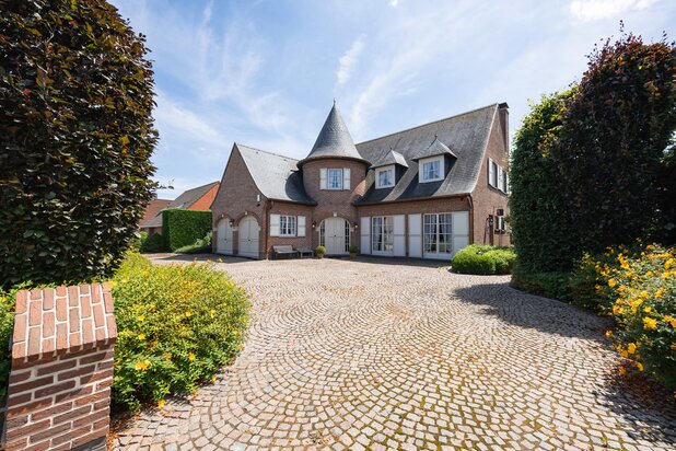 Rustig gelegen, charmante villa met riante tuin en zwembad