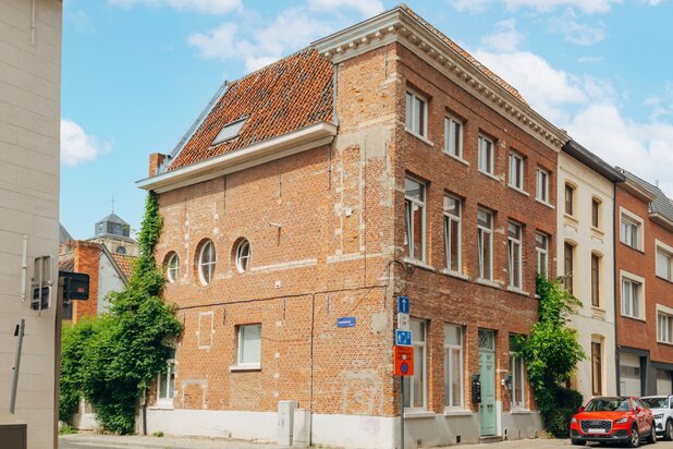 Historisch erfgoed in het Groot Begijnhof met heerlijke tuin