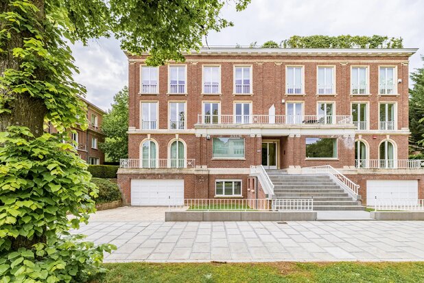 Mooie 3-kamer appartement met tuin, conciërge en garage