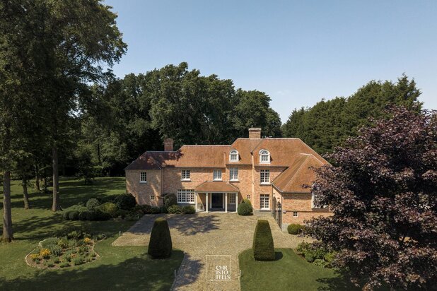 Exclusive 699m² park villa with an indoor pool, situated on an exceptional 5,290m² estate in Lanaken