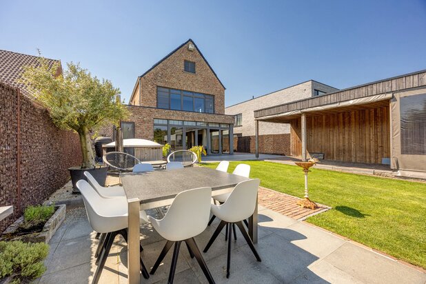Instapklare woning met 4 slaapkamers op perceel van 1.565 m²