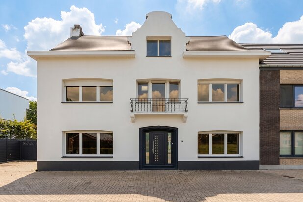 Woning met 7 slaapkamers op een perceel van 502 m².