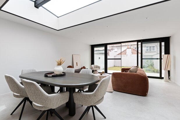 Luxueus gerenoveerde woning met 3 slpk te koop in Heist!