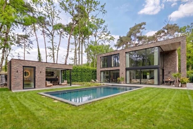Exclusieve villa met 5 slaapkamers en zwembad te Bonheiden