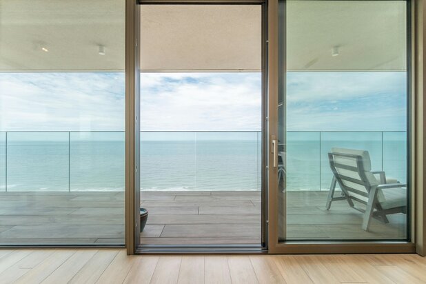 Penthouse met 3 slaapkamers en frontaal zeezicht te Oostende