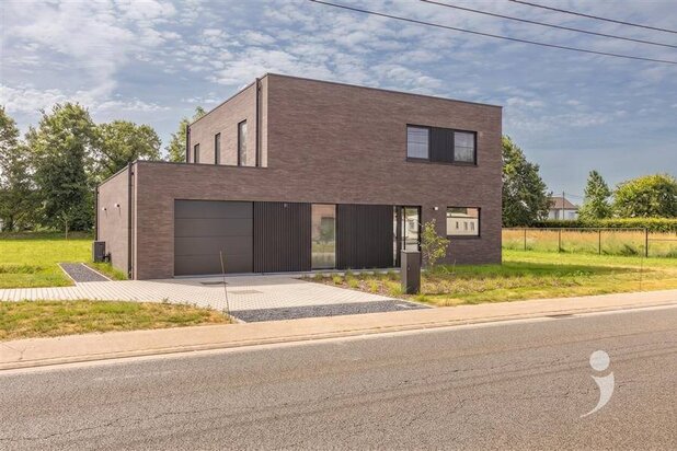 Ruime nieuwbouwwoning met prachtige tuin!
