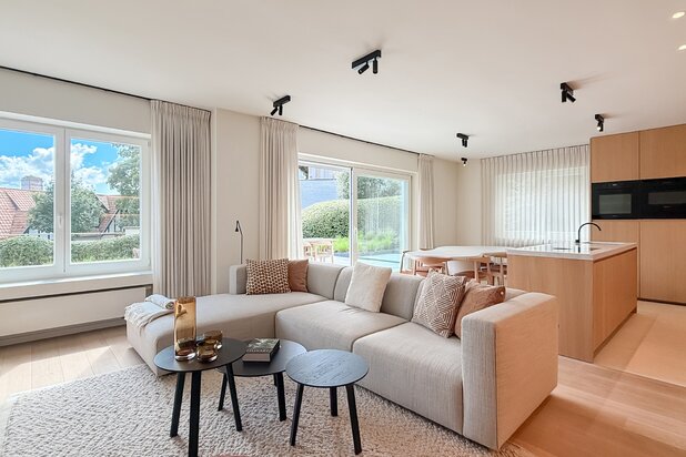 Rez-de-jardin luxueux avec terrasses ensoleillées...
