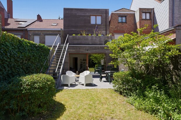  Exclusief wonen in Nieuwpoort: instapklare woning met garage, terras en tuin.