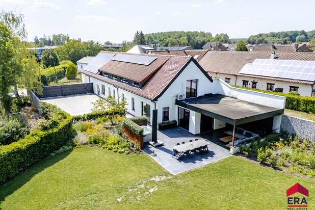 Exclusive villa with professional opportunities in Ternat