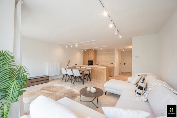 Beautiful renovated and tastefully furnished apartment in a prime location [Lippenslaan].