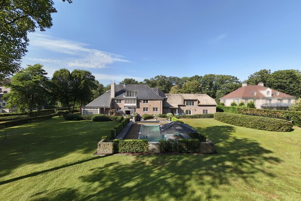 Exclusieve villa met zwembad op een perceel van 6.420 m²