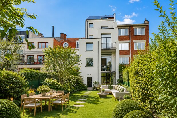 Maison unifamiliale à rafraichir à 2 pas Parvis St Pierre
