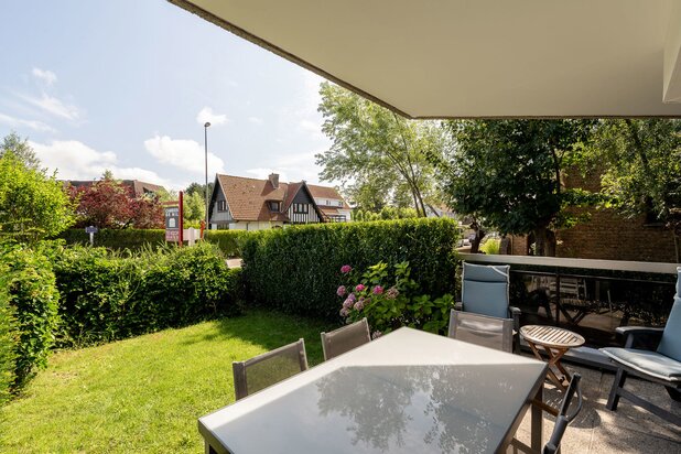 Zonnig gelijkvloers appartement centraal in het Zoute