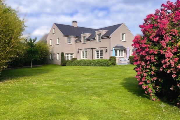 MELDERT (à la limite de BIERBEEK - BEAUVECHAIN, entre LOUVAIN et TIENEN) : VILLA de standing située au calme, offrant d'agréables espaces de vie - beau terrain de 67 ares