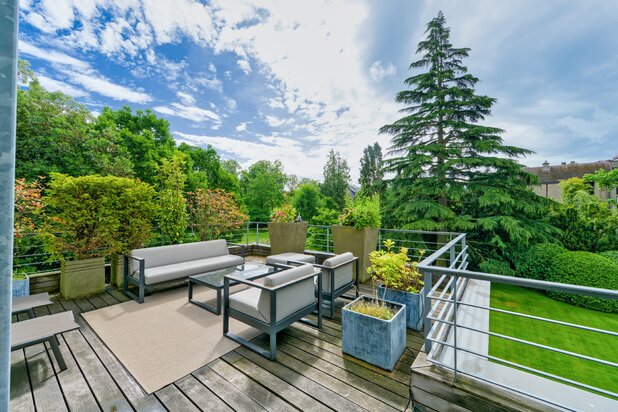 Observatoire - Splendie triplex Corbiau semi meublé - 568 m²