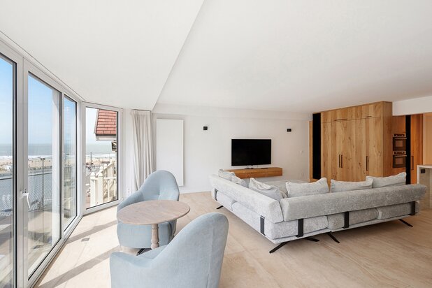 Fully furnished, ready-to-move-in flat with sea views