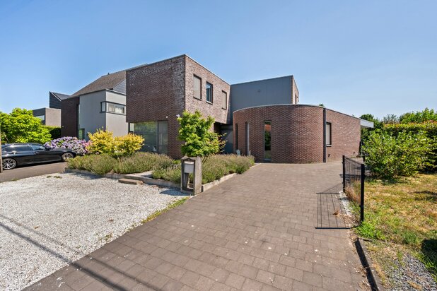 Moderne villa met 5slpks op 1.085m² te Mol-Millegem