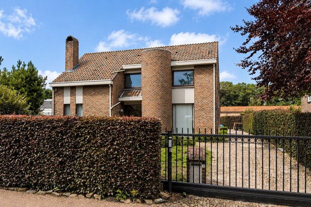 Royale gezinswoning met 4 slaapkamers op toplocatie, inclusief naastliggend perceel grond
