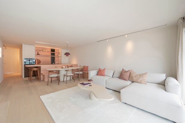 Lichtrijk gerenoveerd appartement op de Kustlaan in Knokke