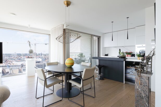 ANTWERPEN CENTRUM - Hoekappartement met panoramisch zicht