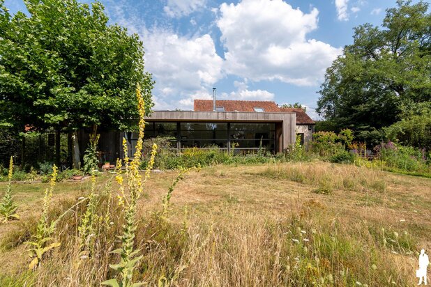 Unieke woning; architecturaal ontwerp, organische natuurtuin