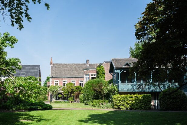 Bijzonder ruime en karaktervolle herenwoning met prachtige parktuin van ca. 6.800 m² in Oostakker
