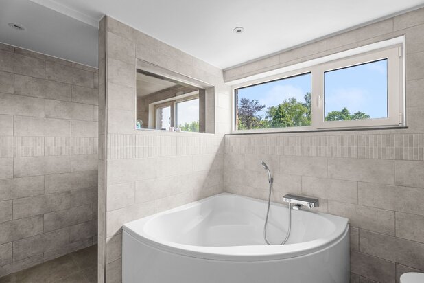 Gerenoveerde woning + achterliggend perceel ( 3.359 m²)