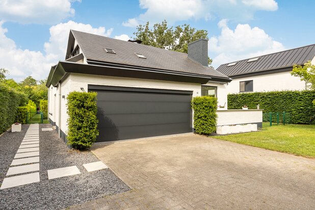 Split-level woning op ca. 1103 m² in een rustige woonwijk