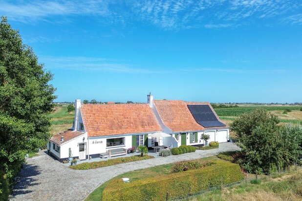 Karaktervolle hoeve met veel ruimte in een landelijke omgeving