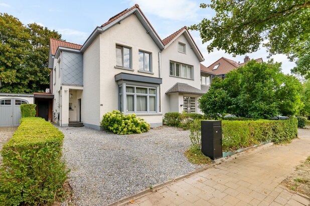 Instapklare woning met 4 slpkrs in hartje Edegem