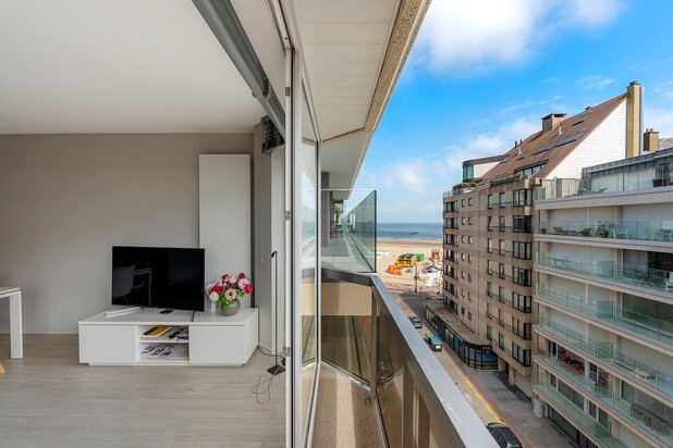 Instapklaar drie slaapkamer appartement met zijdelings zeezicht
