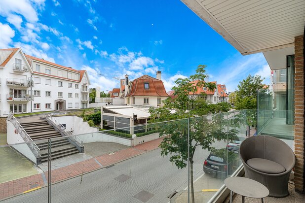 Appartement contemporain avec 3 chambres à coucher et terrasse au sud, emplacement centrale au Zoute.