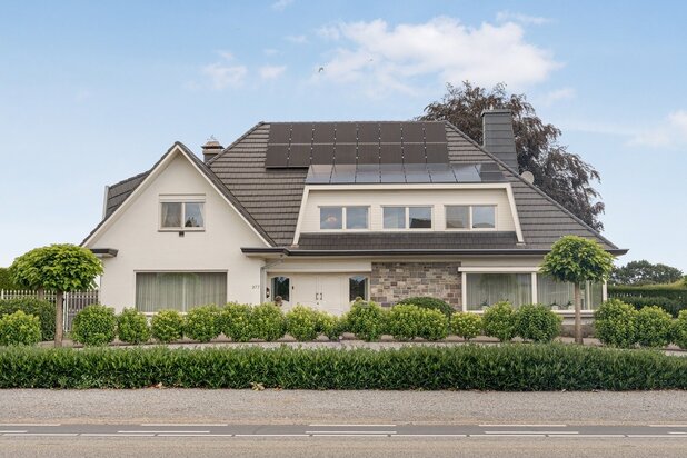 Verrassend ruime villa met 5 slaapkamers, praktijkruimte, zwembad en eindeloze mogelijkheden
