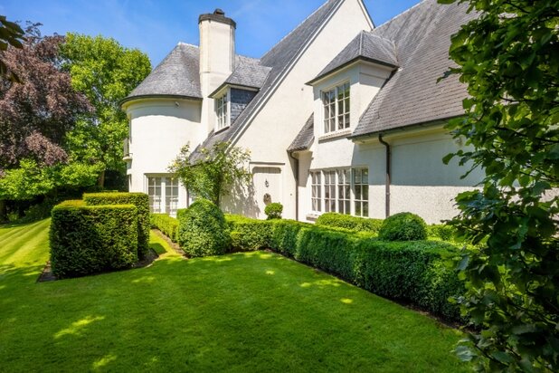 Exclusieve villa in het Leiepark met zicht op de Leie en de Ooidonk Meersen.