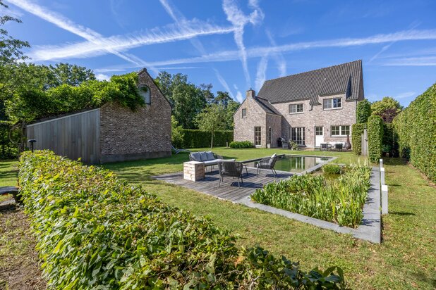 Rustig gelegen villa met prachtige tuin en zwemvijver