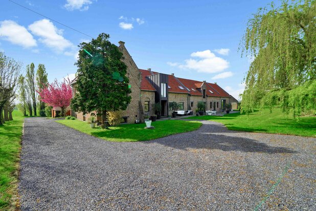 Maison d'exception à vendre dans un endroit idyllique à Messines