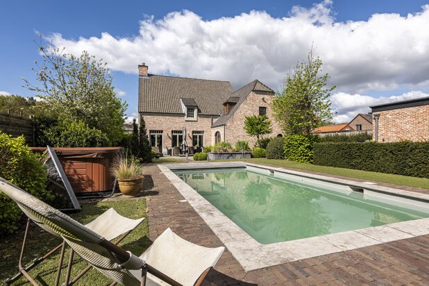 Unieke villa met studio en zwembad op maar liefst 4.270 m²