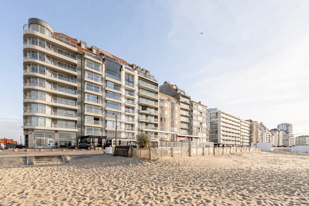 Nieuwbouwappartement te koop op de zeedijk te Knokke Zoute