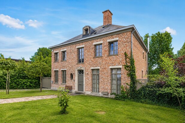 Karaktervolle, luxe villa op 25 are en +500 m² bew. opp.