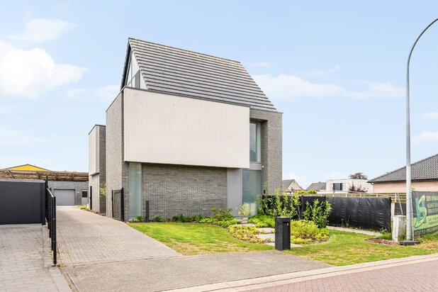 Luxueuze gezinswoning met onafhankelijke praktijkruimte/vrij beroep aan huis