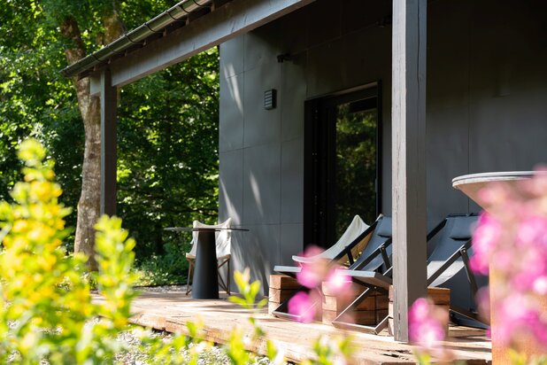 Bertrix - Hedendaagse tiny house op ±2ha privédomein