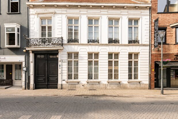 Monumentaal herenhuis met stadstuin en zwembad