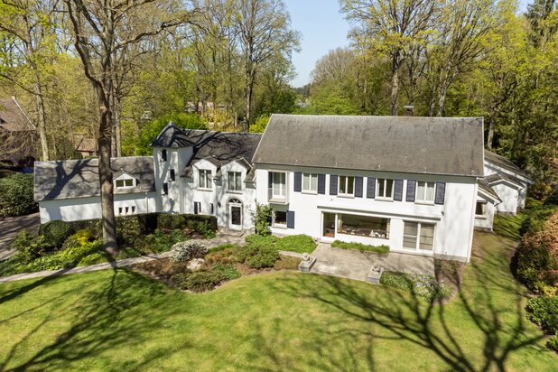KASTEELVILLA MET BINNENZWEMBAD OP 7.233M²