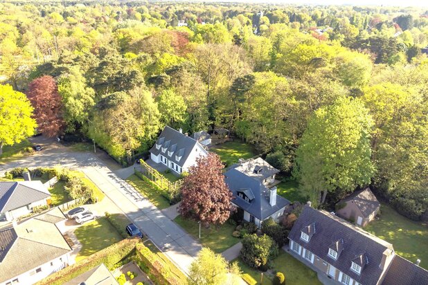 Rustig gelegen te renoveren villa op de grens met Schilde