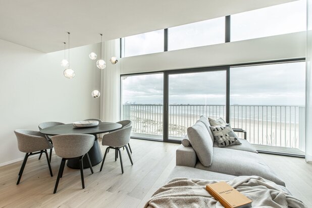 Luxury mezzanine with frontal sea view