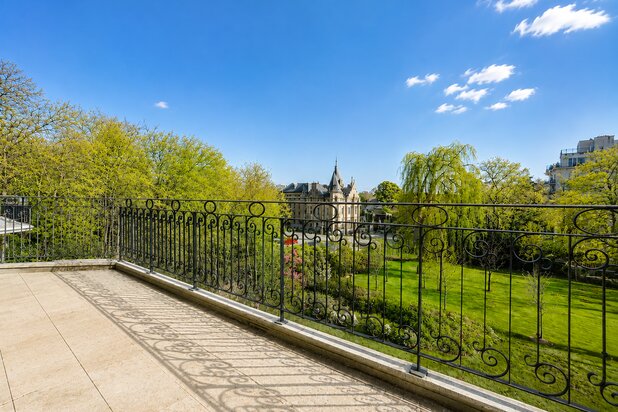 Magnifique Appartement + Studio – Parking + garage